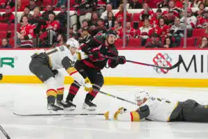 Sebastian Aho teki historiaa - nousi Wayne Gretzkyn kanssa samaan kerhoon Sebastian Aho teki historiaa – nousi Wayne Gretzkyn kanssa samaan kerhoon