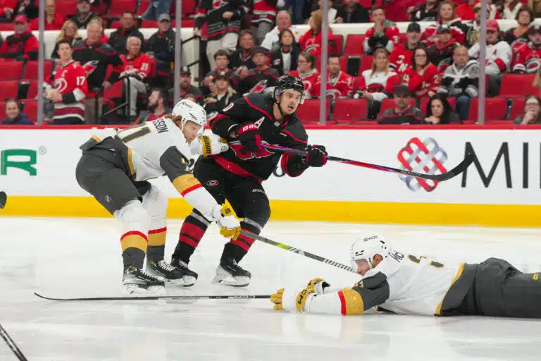 Sebastian Aho teki historiaa – nousi Wayne Gretzkyn kanssa samaan kerhoon