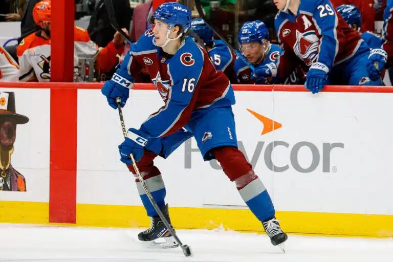 NHL-seura Colorado Avalanche kiinnitti Makarin – uusi sopimus julki