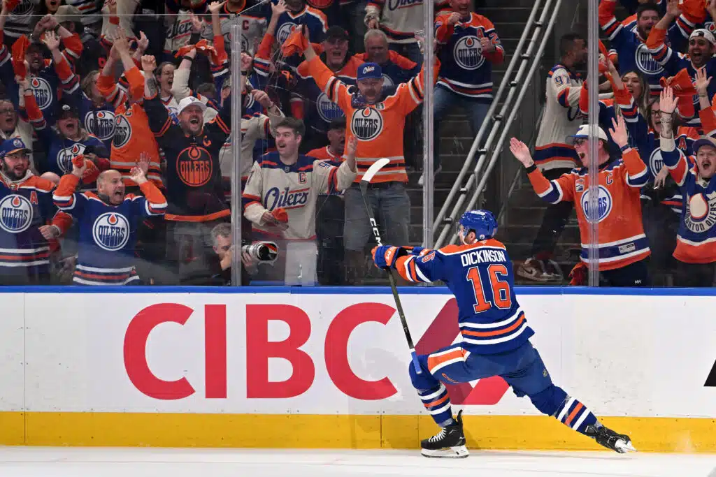 Edmonton Oilers kiinnitti konkarin pitkällä sopimuksella Edmonton Oilers kiinnitti konkarin pitkällä sopimuksella