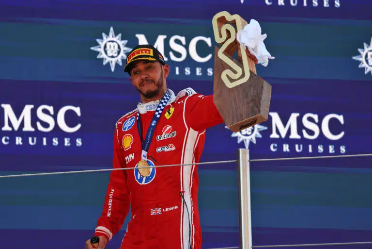 Ferrarin puheenjohtajalta hienoa sanoja Lewis Hamiltonille – ”Tunteikas hetki”