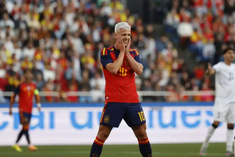 Ennakkosuosikit Espanja ja Ranska kompuroivat harjoitusotteluissa