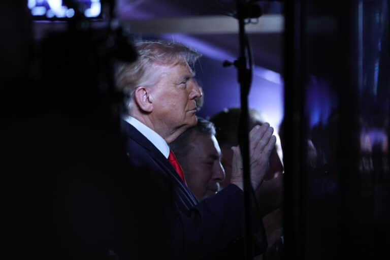Donald Trump sai raivoisan vastaanoton newyorkilaisyleisöltä – NBA-finaalista muodostui trilleri