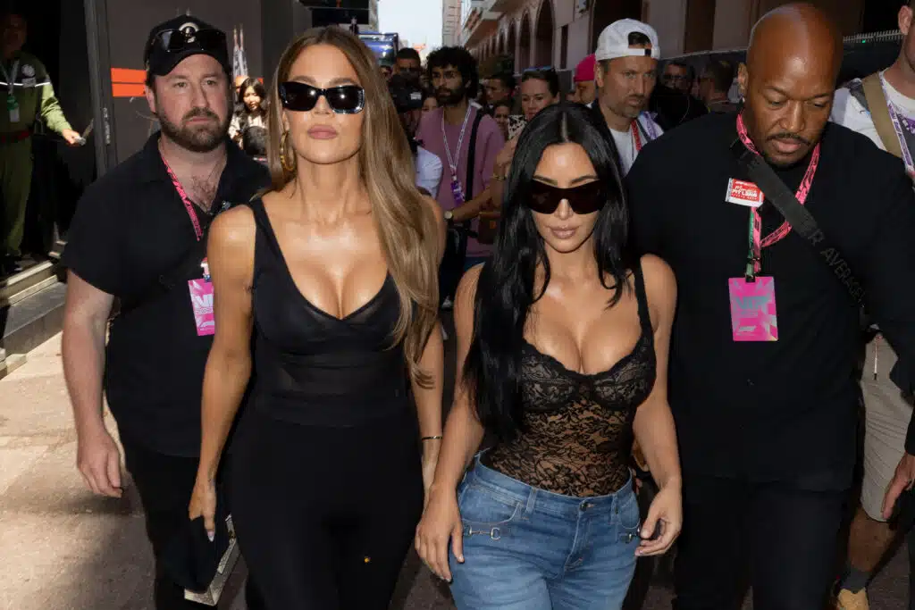 Kim Kardashian kannustaa Lewis Hamiltonia Monacossa – näitä asioita ei suvaita F1-varikolla Kim Kardashian kannustaa Lewis Hamiltonia Monacossa – näitä asioita ei suvaita F1-varikolla
