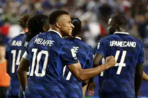 Kylian Mbappe pysyy Lionel Messin kintereillä - Ranskalle jyräsi Irakin Kylian Mbappe pysyy Lionel Messin kintereillä – Ranskalle jyräsi Irakin