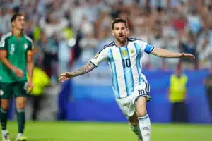 Loistelias Lionel Messi latasi hattutempun - nousi samalla kautta aikain ykköseksi Loistelias Lionel Messi latasi hattutempun – nousi samalla kautta aikain ykköseksi