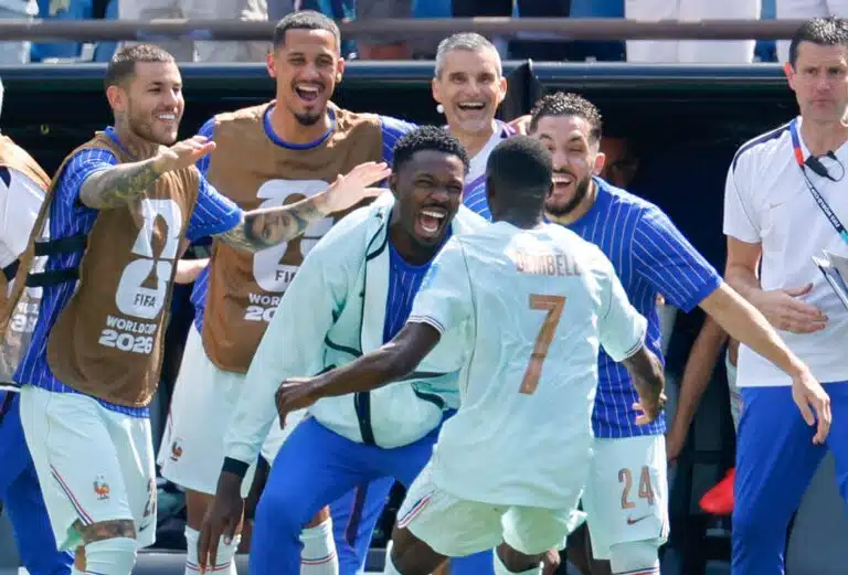 Ranska jyräsi lohkovoittoon – Senegal järjesti maalijuhlat
