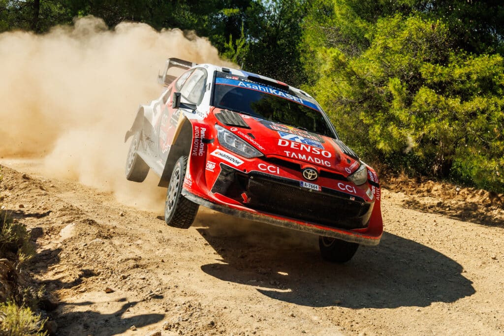 EK8: Voittotaistelu tiivistyy Kreikan MM-rallissa EK8: Voittotaistelu tiivistyy Kreikan MM-rallissa