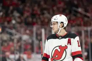 NHL-kapteeni sankarina kotimaassaan – pelasti nelihenkisen perheen NHL-kapteeni sankarina kotimaassaan – pelasti nelihenkisen perheen