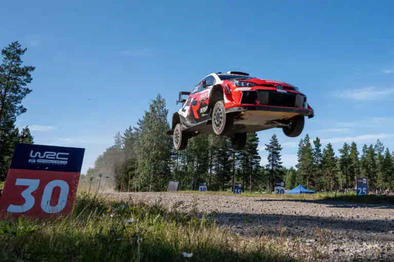EK10: Sami Pajarin venyttävä hurjasti – Sebastien Ogier karkaa Suomen rallissa