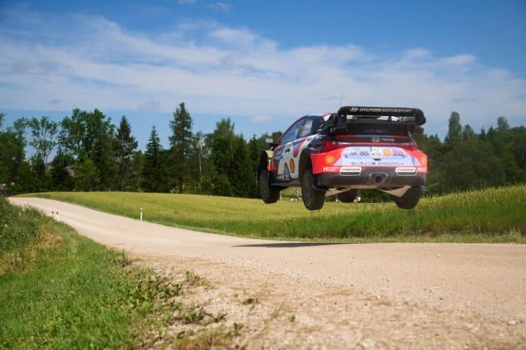 MM-ralliin suuri mullistus – maailmanmestarilta suorat sanat