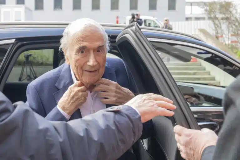 Sepp Blatter hyökkäsi jälleen Gianni Infantinoa vastaan – esitti suoran vaatimuksen