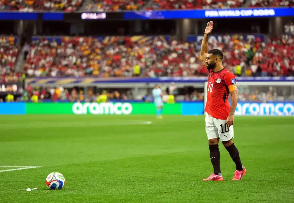 Jalkapallon MM-kisoissa poikkeuksellinen ratkaisu - sitten Mo Salah teki "puolipanenkat" Jalkapallon MM-kisoissa poikkeuksellinen ratkaisu – sitten Mo Salah teki ”puolipanenkat”