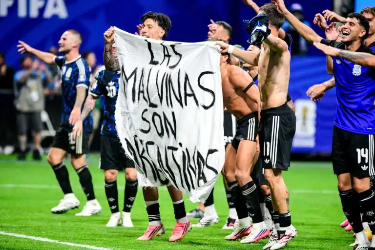 ”Pelaajilla on oikeus” – Valkoinen talo puolusti Argentiinan kohubanneria MM-kisoissa