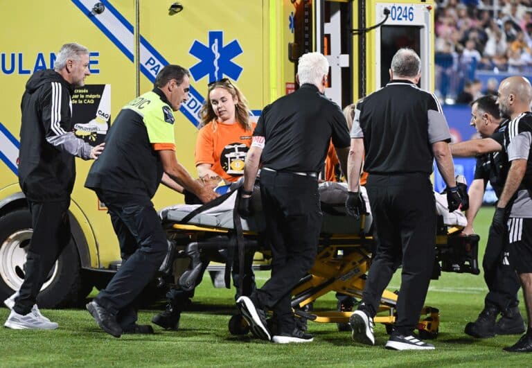 Kauhunhetkiä kentällä – Lionel Messin seurakaveri ambulanssiin