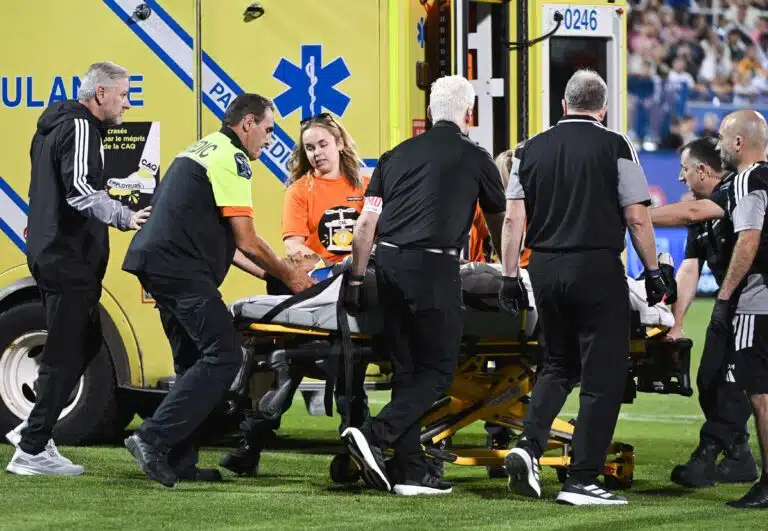 Kauhunhetkiä kentällä – Lionel Messin seurakaveri ambulanssiin