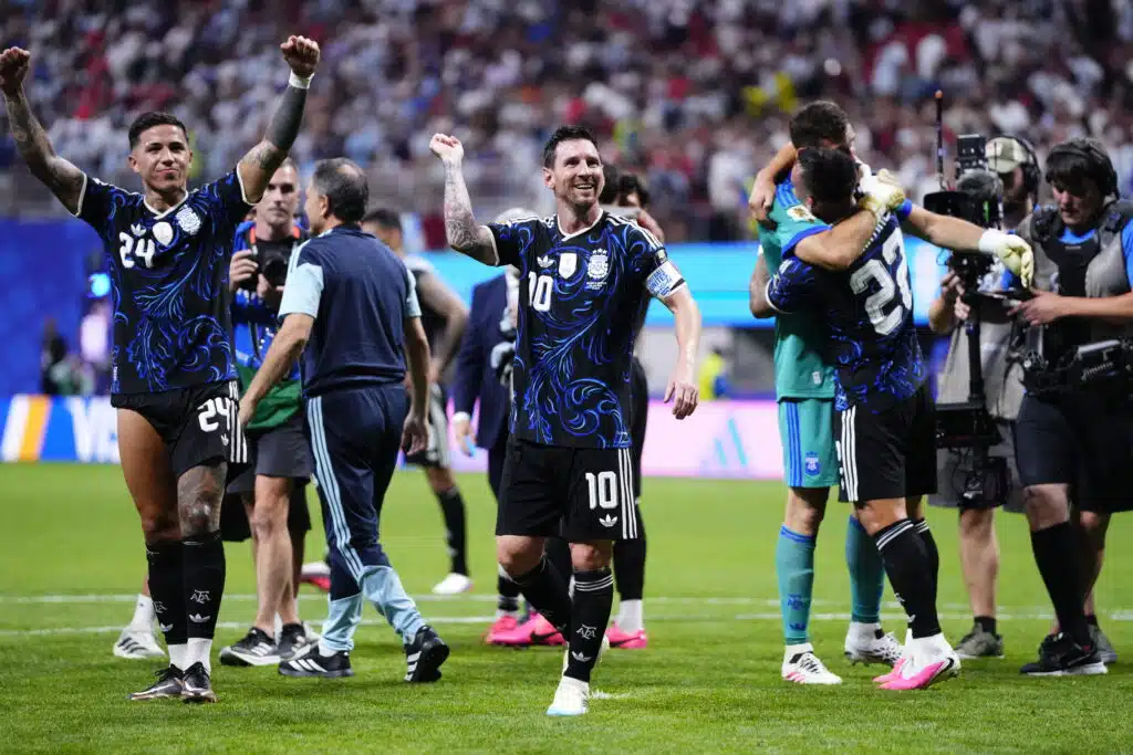 Kanadan metsäpalojen savu uhkasi MM-finaalia – näin FIFA ratkaisi tilanteen Kanadan metsäpalojen savu uhkasi MM-finaalia – näin FIFA ratkaisi tilanteen