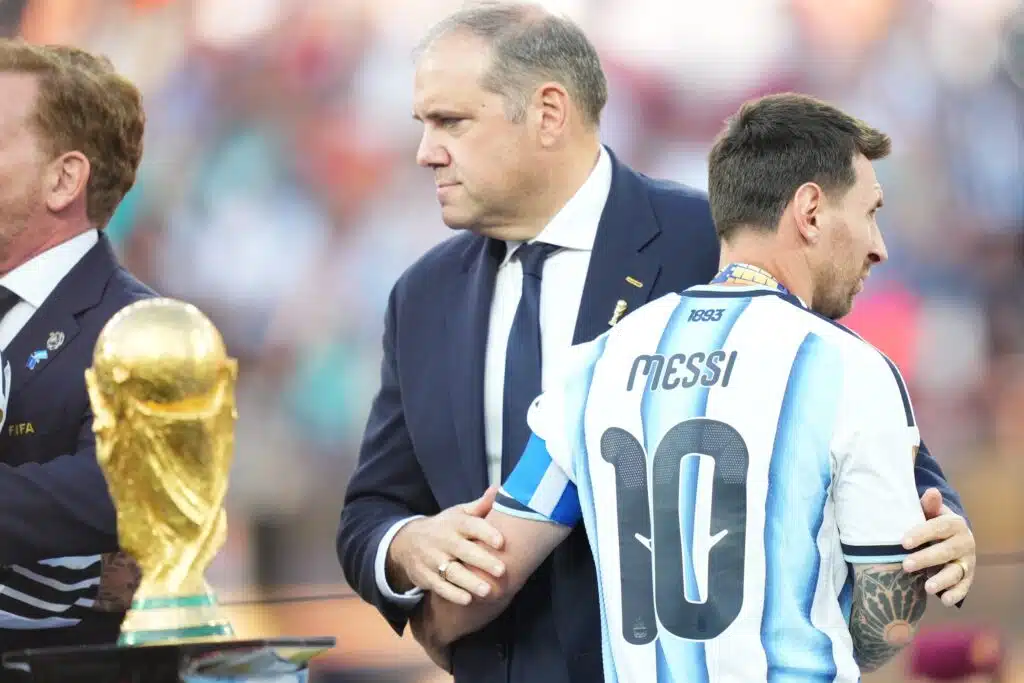 Lionel Messi rikkoi hiljaisuuden finaalitappion jälkeen Lionel Messi rikkoi hiljaisuuden finaalitappion jälkeen