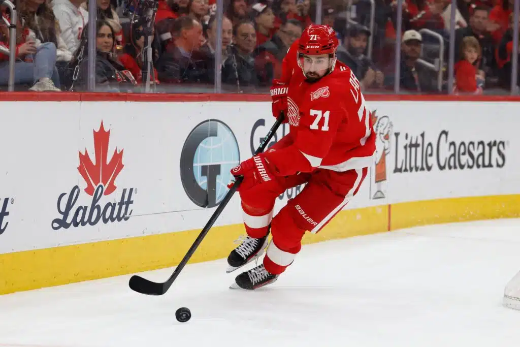 NHL:ssä muhii nyt todellinen jättikauppa - Montreal kaappaa tähtisentterin? NHL:ssä muhii nyt todellinen jättikauppa – Montreal kaappaa tähtisentterin?