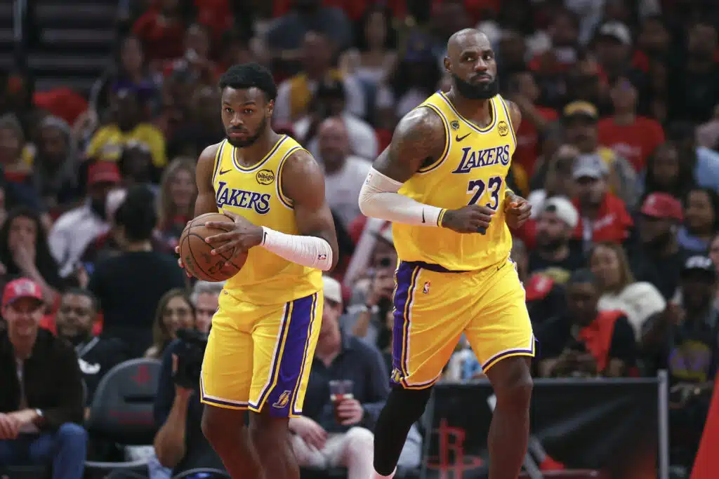 LeBron Jamesin vanha seura virittelee isoa peliliikettä LeBron Jamesin vanha seura virittelee isoa peliliikettä