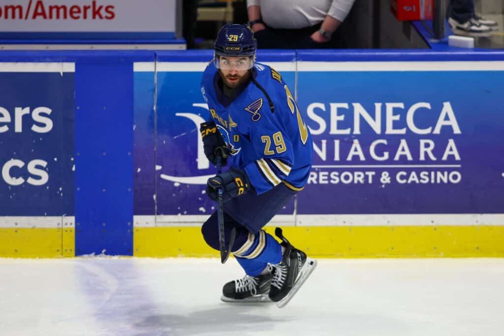 Joukkueraiskauksesta syytetty pelaaja teki NHL-sopimuksen Joukkueraiskauksesta syytetty pelaaja teki NHL-sopimuksen