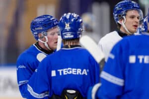 Sport hankki kovaa laukovan hyökkääjän