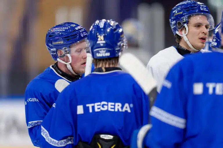 Sport hankki kovaa laukovan hyökkääjän