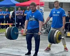 Suomalainen nosti maailmanennätyksen – 405 kiloa Suomalainen nosti maailmanennätyksen – 405 kiloa