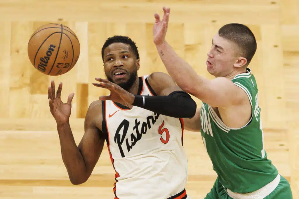 NBA-pelaaja törkeiden syytösten kohteena NBA-pelaaja törkeiden syytösten kohteena
