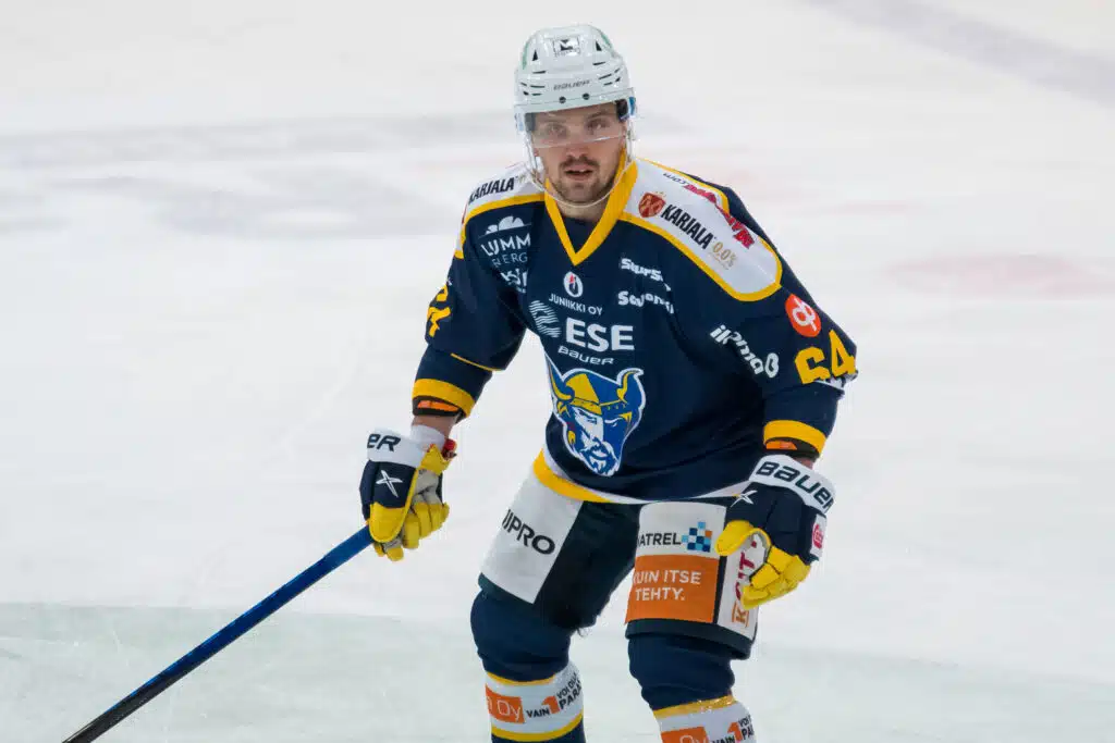 Teemu Pulkkiselle lähtö ulkomaalaisseurasta Teemu Pulkkiselle lähtö ulkomaalaisseurasta