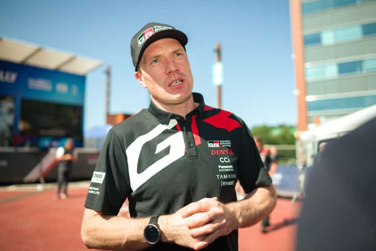 Jari-Matti Latvala innoissaan Jyväskylässä – nauttii hyvistä kyydeistä