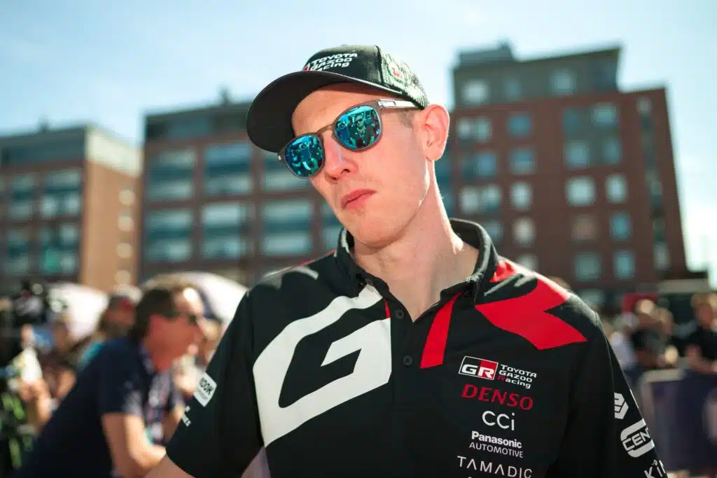 Sami Pajarin pahin MM-kilpakumppani pudotettiin pois Toyotan kokoonpanosta - tässä syy Elfyn Evans Suomen MM-rallissa kesällä 2026