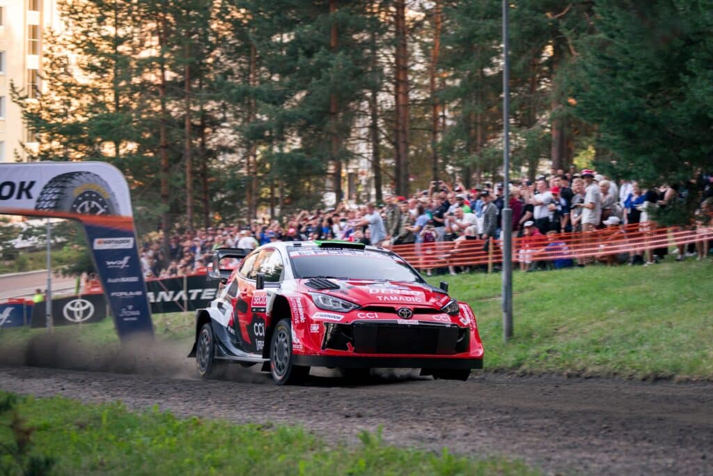 Tässä hetkessä saattoi ratketa rallin maailmanmestaruus Elfyn Evans Suomen MM-rallissa kesällä 2026