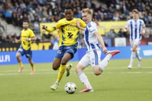 Gnistanille ikävä isku HJK-voiton kääntöpuolena – maalivahti Matej Juricka loukkaantui