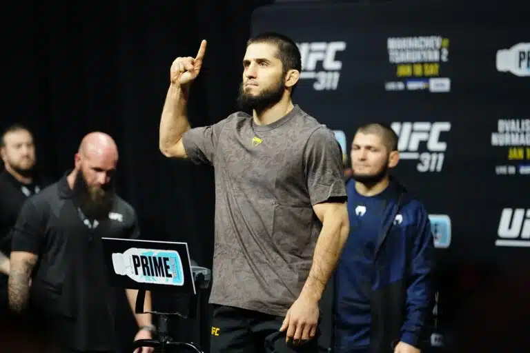 Islam Makhachev kirjoitti UFC-historiaa Philadelphiassa – 17 voittoa putkeen