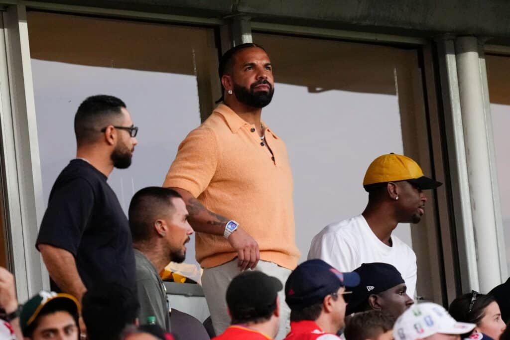 Valioliiga-tähti luuli kaverin pilailevan – linjan päässä olikin Drake Drake