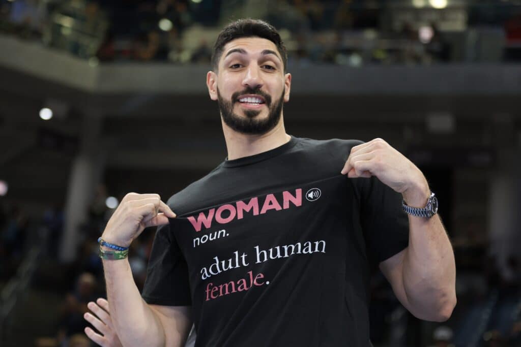 Entinen NBA-tähti heitettiin ulos katsomosta - raju sanasota räjähti käsiin Entinen NBA-tähti heitettiin ulos katsomosta – raju sanasota räjähti käsiin