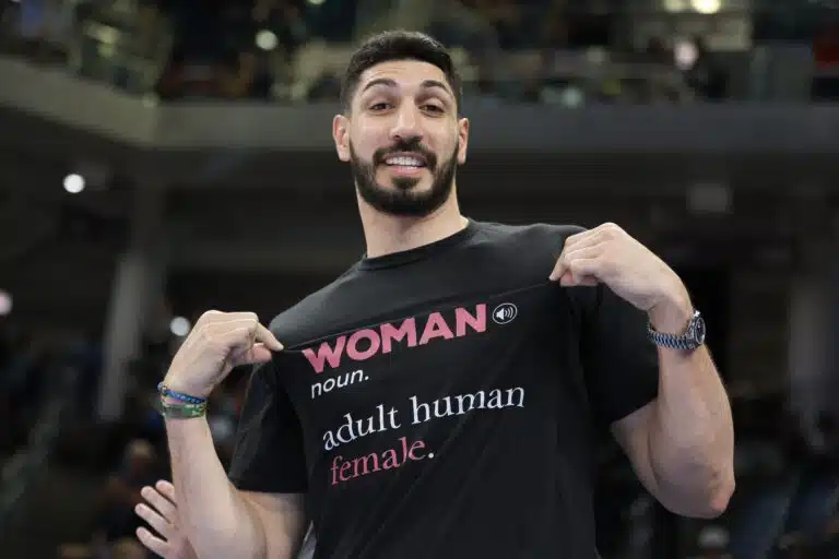 Entinen NBA-tähti heitettiin ulos katsomosta – raju sanasota räjähti käsiin