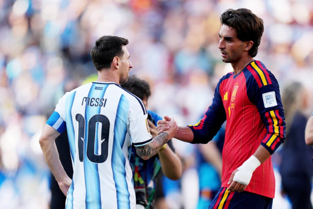 Uusi video paljastaa MM-finaalin erotuomarin näkökulman – Lionel Messi sai erikoisen pyynnön Uusi video paljastaa MM-finaalin erotuomarin näkökulman – Lionel Messi sai erikoisen pyynnön