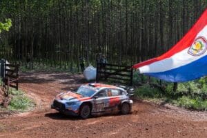 EK15: MM-sarjan johtaja ihan hukassa – Hyundai-kuski on tekemässä isoa palvelusta Sami Pajarille
