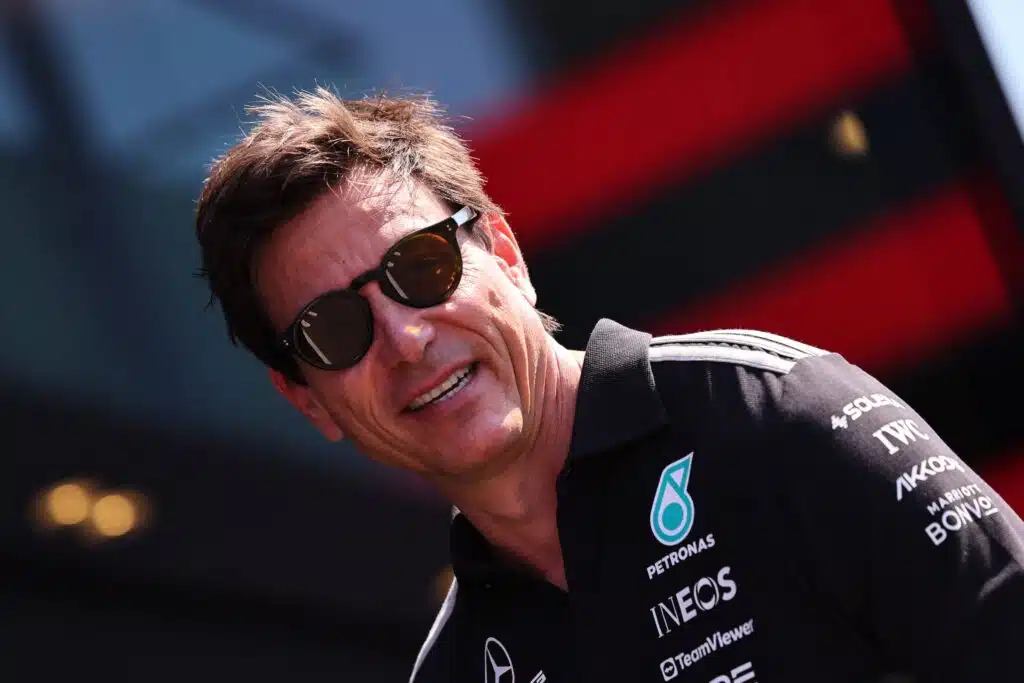 Toto Wolff teki suuren paljastuksen - Lewis Hamilton ratkaisu sai F1-legendan raivostumaan Toto Wolff teki suuren paljastuksen – Lewis Hamilton ratkaisu sai F1-legendan raivostumaan