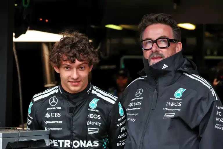 Kimi Antonellin löytäjä loikkaa kilpailijalle – jätti Mercedekselle koskettavat jäähyväiset