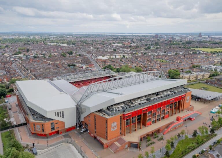 Liverpoolin omistuksessa muhii jättimäinen muutos – Jeff Bezos mukana miljardikaupassa
