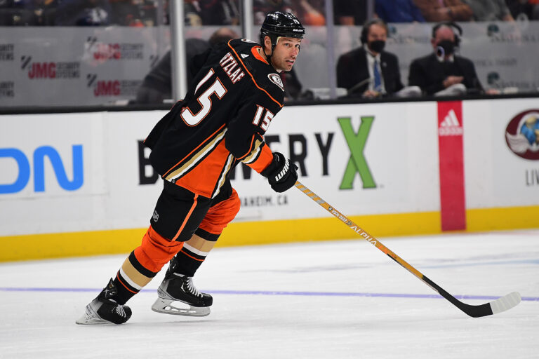 Teemu Selänteen kanssa Stanley Cupin voittaneen legendan numero jäädytetään