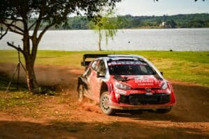 Toyota-tähti ajoi todella rajusti ulos – MM-ralli keskeytetty