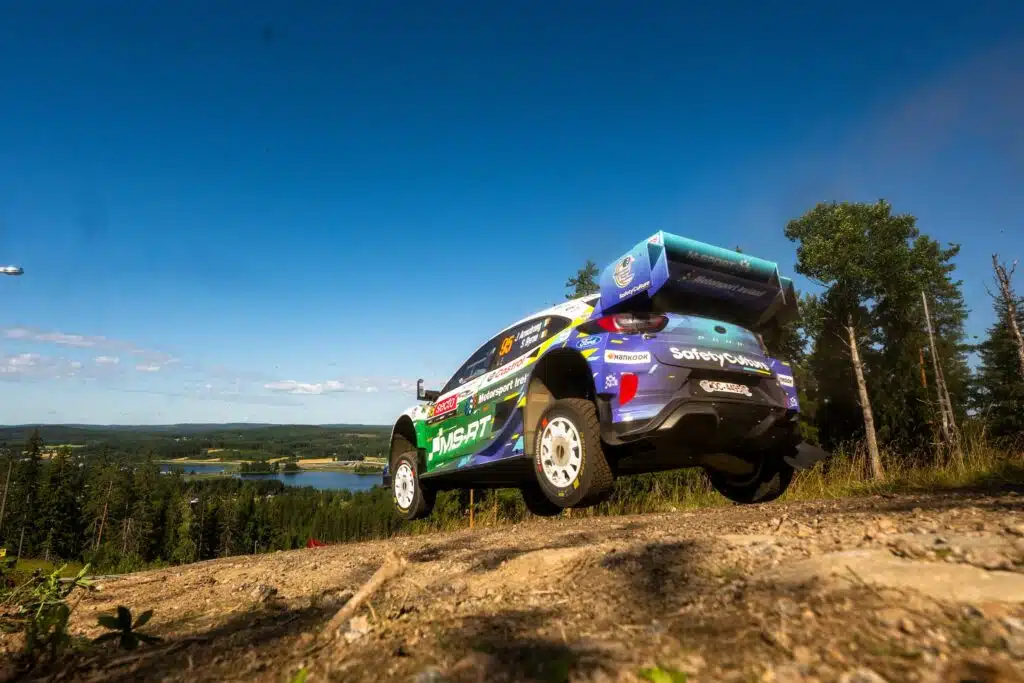 WRC-tähti vaihtaa kartanlukijaa Jon Armstrong