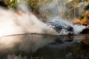 MM-rallissa hurja käänne vain 300 metriä ennen maalia – palkintosija vaihtui rajuun ulosajoon