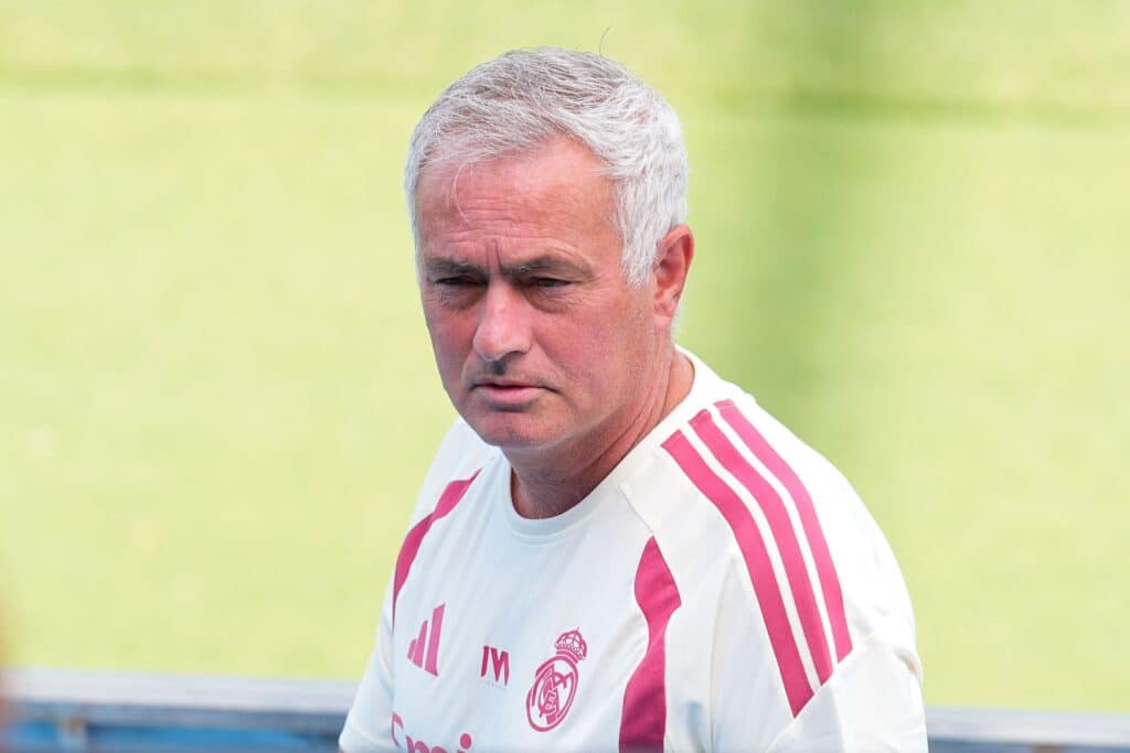 Jose Mourinho palasi Real Madridin penkin päähän – räväytti heti kommentillaan tulokkaasta Jose Mourinho palasi Real Madridin penkin päähän – räväytti heti kommentillaan tulokkaasta