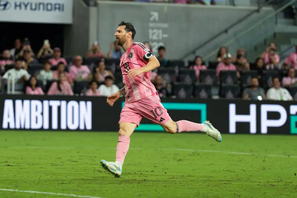 Maaginen Lionel Messi iski neljästi – teki jälleen historiaa Maaginen Lionel Messi iski neljästi – teki jälleen historiaa