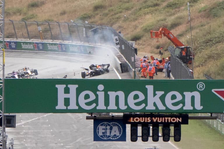 Max Verstappen harvinaisen nöyränä kolarinsa jälkeen – ”Ei toiminut”